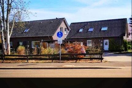 Einfamilienhaus und Nebenhaus mit zwei Wohneinheiten in Holtrop - Großefehn