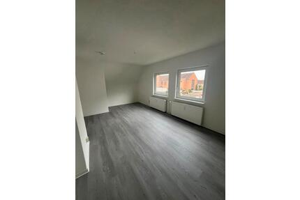 Pappeldamm 99, Thiede | Frisch renovierte 2-Zimmer-Dachgeschosswohnung – ideal für Pendler in Salzgitter-Thiede