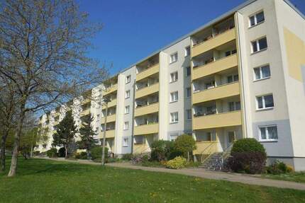 2 Zimmer mit Aufzug und Balkon - 300,00&nbsp;EUR Kaltmiete, ca.&nbsp; 46,10&nbsp;m&sup2;&nbsp;Wohnfl&auml;che in Dessau-Roßlau (PLZ: 06849) Innenstadt