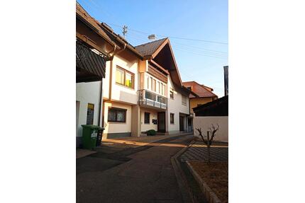 Mehrfamilienhaus - 420.000,00&nbsp;EUR Kaufpreis, ca.&nbsp; 220,00&nbsp;m&sup2; in Malterdingen (PLZ: 79364)