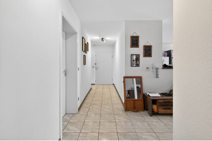 Bezugsfrei: Moderne Wohnung mit Balkon, Einbauküche und Tiefgaragenstellplatz - Muggensturm