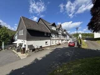 Haus zum Kaufen in Netphen 369.000,00 € 406 m²