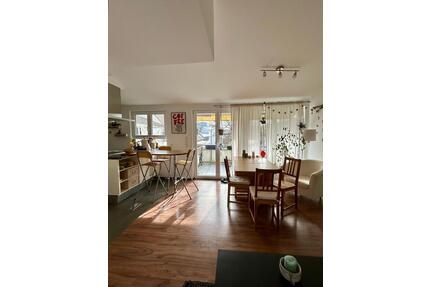 Attraktive 2,5-Zimmer Dachgeschosswohnung in Zähringen ab 01.05. - Freiburg im Breisgau Brühl