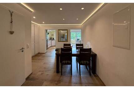 Moderne sanierte 4-Zimmer-Wohnung mit Balkon und Küche inklusive Garage und Stellplatz zur Nutzung - Veitshöchheim