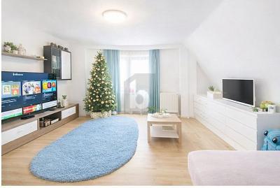 HELLES WOHNEN UNTER DEM DACH MIT POTENZIAL - Stutensee