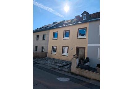 Mittelreihen Haus von Privat - 160.000,00&nbsp;EUR Kaufpreis, ca.&nbsp; 110,00&nbsp;m&sup2; in Helmbrechts (PLZ: 95233)