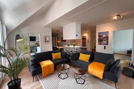 Komplett möblierte Wohnung mit Tiefgaragenpl.und Balkon in Wedel