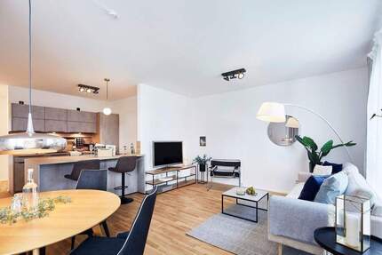 RESERVIERT: LICHT & SONNE PUR! helle 4-Zimmer-Wohnung mit gr. Sonnenbalkon! Sie erhalten sogar noch den KfW-Zuschuss in Höhe von 26.250€! - Nürnberg Laufamholz