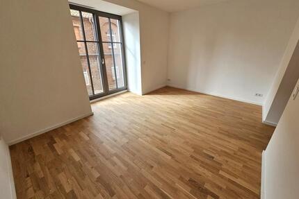 Exklusives Wohnen im Denkmalobjekt – 3 Zimmer, Balkon, Fußbodenheizung, EBK & Stellplatz inklusive - Magdeburg Neue Neustadt