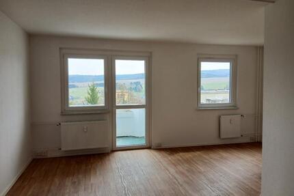 4- Raum- Wohnung mit Balkon, Bad und Duschbad und traumhafter Aussicht! - Ellefeld