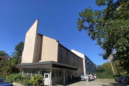 Haus zum Mieten in Nürnberg 3.500,00 € 521 m²