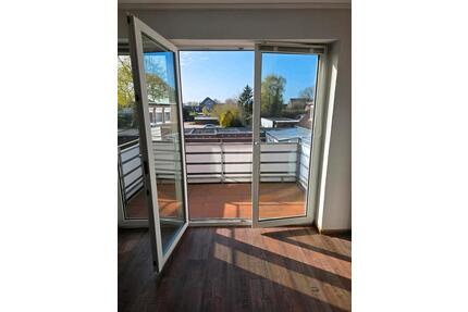 Schöne gepflegte 2-Zimmer-Maisonette-Wohnung mit Balkon in Esens.