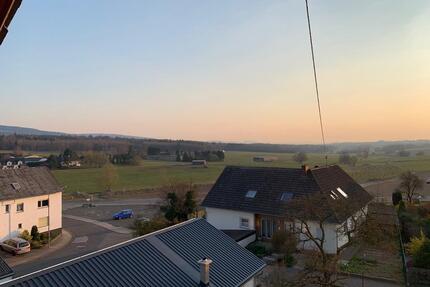 Moderne DG-Wohnung mit traumhaftem Weitblick in Argenthal