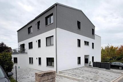 Hochwertige 3-Zimmer-Wohnung mit exklusiver EBK und Balkon - Irchenrieth