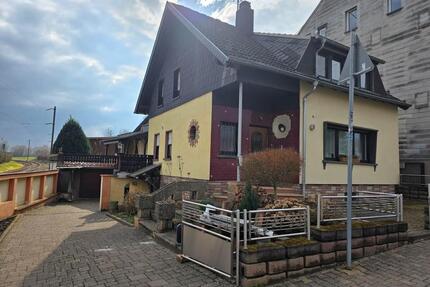 Vermietetes Zweifamilienhaus - stabile Kapitalanlage - Merchweiler