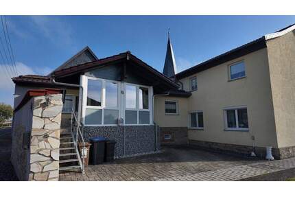 Stilvolles Domizil mit Einliegerwohnung, Wintergarten und großzügiger Terrasse - Allstedt Mittelhausen