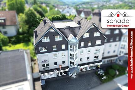 SCHADE IMMOBILIEN - Helle 2-Zimmerwohnung mit Balkon und Einbauküche! Zentrale Lage von Lüdenscheid!