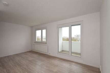 Wohnung zum Mieten in Halle (Saale) 318,40 € 57.89 m²