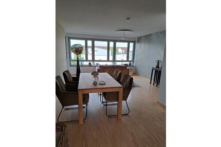 Lichtdurchflutet, 3 Zimmer, extra Küche, Balkon, Parkett, ruhig - Veitshöchheim