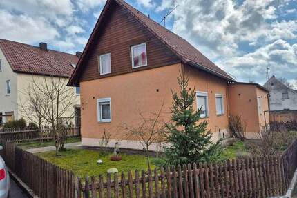 Freistehendes EFH für eine große Familie mit Garten und guter Verkehrsanbindung - Maxhütte-Haidhof Pirkensee