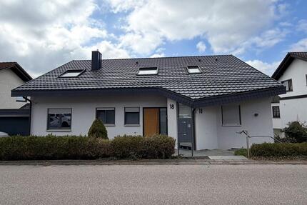 Großzügiges Einfamilienhaus mit 6,5 Zimmern, 2 Balkone und Garage - Wimsheim