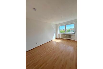 Blick zum Stadtturm: 3-Zimmer Whg. in Straubinger Westen mit EBK