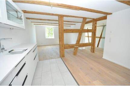 Wohnen im Denkmal mit Flair: hochwertige 2½-Zimmerwohnung mit Balkon EBK - sofort frei - Öhningen