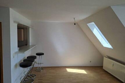 Lichtdurchflutete 2-Zimmer-Wohnung mit Süd-Balkon in Herrenberg-Oberjesingen
