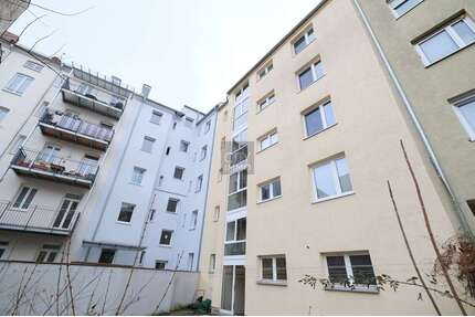 Haus zum Kaufen in Nürnberg 1.655.000,00 € 480.85 m²