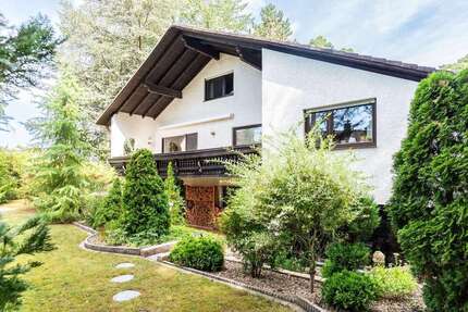 Haus zum Kaufen in Erlangen 1.395.000,00 € 330 m²