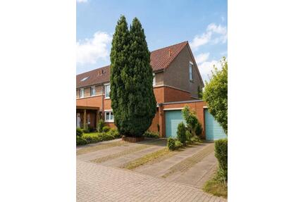 Reihenendhaus mit 5 Zimmern, neue Heizung & Garage in Falkensee