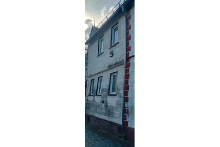 Einfamilienhaus - 99.000,00&nbsp;EUR Kaufpreis, ca.&nbsp; 80,00&nbsp;m&sup2; in Hadamar (PLZ: 65589)