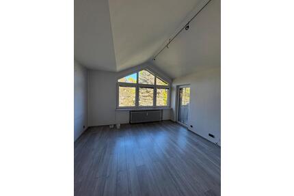 Lichtdurchflutete 2-Zimmer-Wohnung mit Balkon, Stellplatz, Küche - Aachen Aachen-Mitte