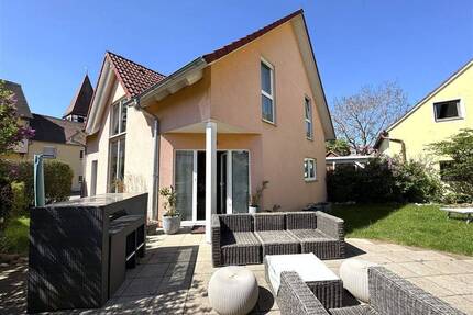 Lichtdurchflutetes Einfamilienhaus mit moderner Ausstattung und idyllischem Garten - Ansbach Elpersdorf