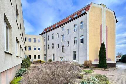 MEHRFAMILIENHAUS UND GEWERBEEINHEITEN IN OSCHERSLEBEN (BODE)