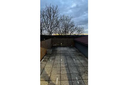 Großzügige 4-Zimmer-Wohnung mit Dachterrasse zu vermieten - Landau an der Isar