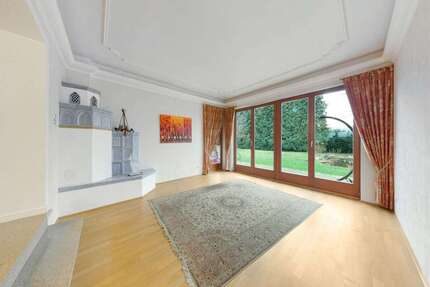 Haus zum Kaufen in Niederkassel 863.000,00 € 252.01 m²