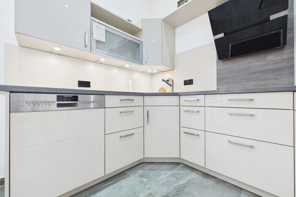 Hochwertige 2-Zimmer-Wohnung mit Balkon, moderner Einbauküche und Stellplatz in Hanau