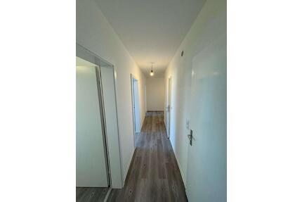 Neu renovierte 3 Zimmerwohnung - 790,00&nbsp;EUR Kaltmiete, ca.&nbsp; 83,00&nbsp;m&sup2; in Sankt Augustin (PLZ: 53757)