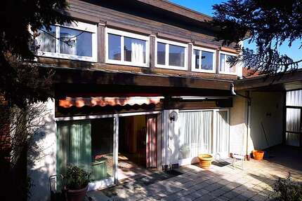 Haus zum Kaufen in Leonberg 897.000,00 € 271 m²