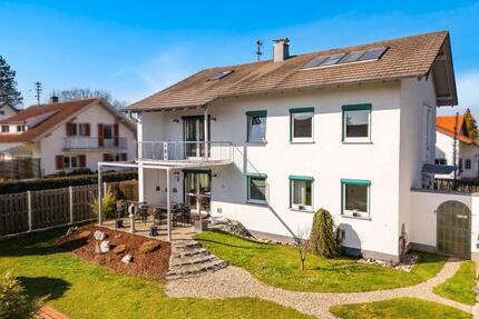 Zweifamilienhaus mit großen Grundstück , Lautrach von Privat