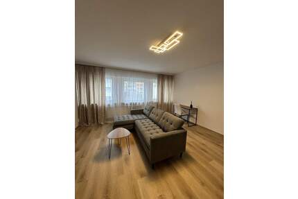 Hochwertig renovierte 2,5-Zimmer-Wohnung mit Panorama-Blick - Stuttgart Mitte