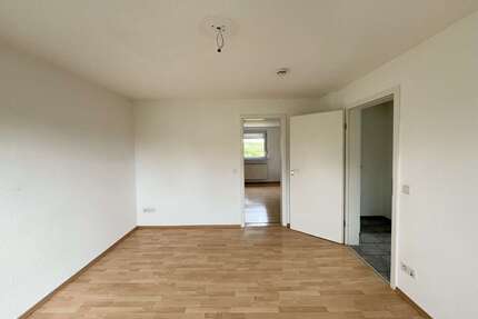 Wohnung zum Kaufen in Düsseldorf 165.000,00 € 121.04 m²