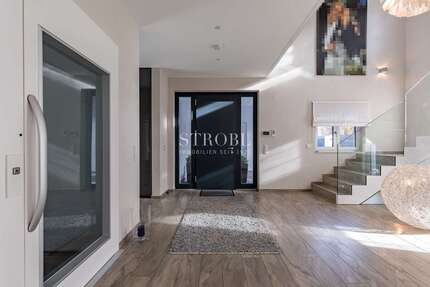 Haus zum Kaufen in Straßlach-Dingharting 4.930.000,00 € 268.75 m²