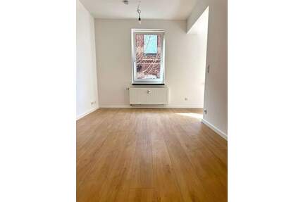 +++RUHIGE NEU RENOVIERTE IM HINTERHAUS GELEGENE 2-ZIMMER-WOHNUNG IN ZENTRALER LAGE +++ - Fürth Südstadt