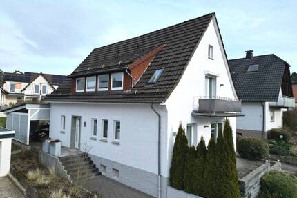 Wohnen mit Herz: Modernisiertes Zuhause mit Einliegerwohnung in Warburg-Nörde