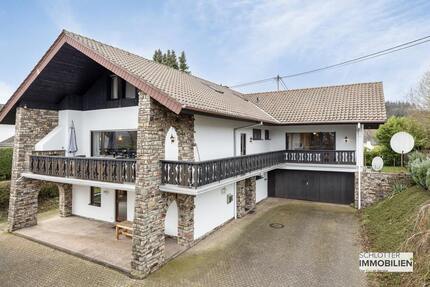 Repräsentatives Einfamilienhaus mit großem Garten - Ransbach-Baumbach