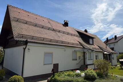 Doppelhaus mit Garten und Garagen - Treuchtlingen