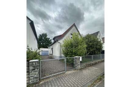 Haus zum Kaufen in Mörfelden-Walldorf 630.000,00 € 210 m²