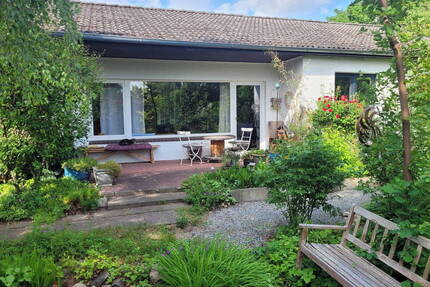 Charmantes Haus im kleinen Park, provisionsfrei - Deutsch Evern
